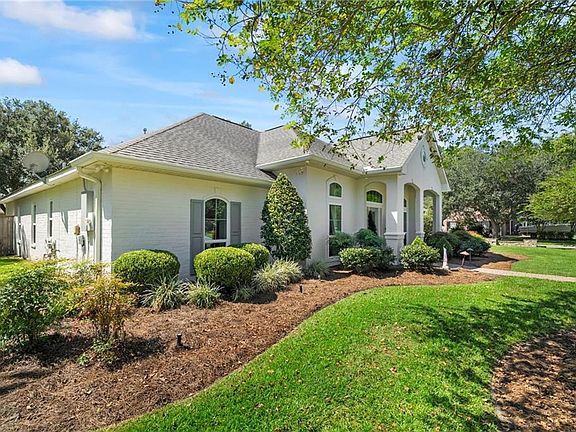 3rd image of 140 Oak Island Blvd