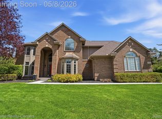 24282 Lynwood Dr, Novi, MI 48374