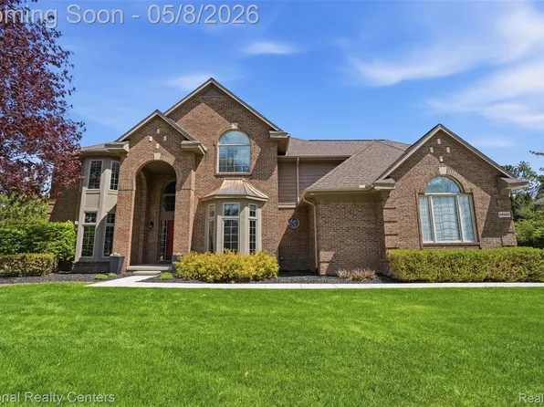 24282 Lynwood Dr, Novi, MI 48374