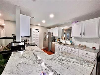 5th image of 111 Robinwood Dr
