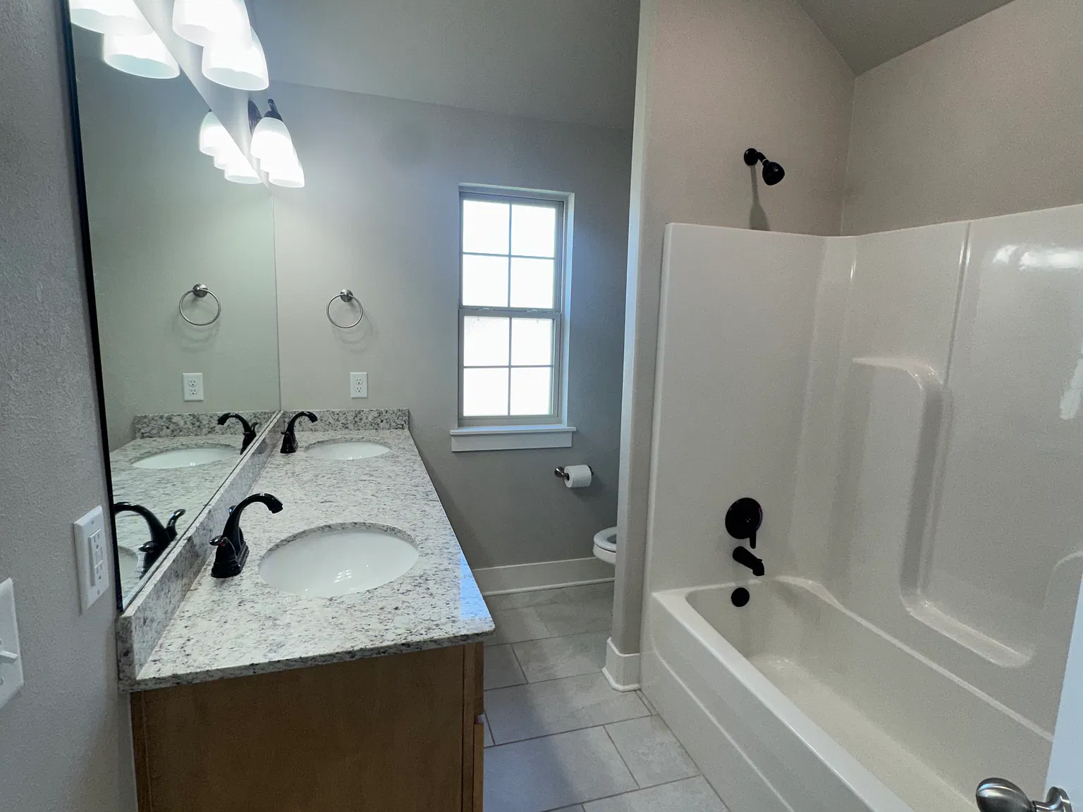 4 bed, 1841 sqft, $2,100 — Photo 4