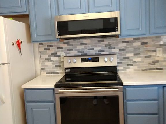 5th image of 104 W Chestnut St