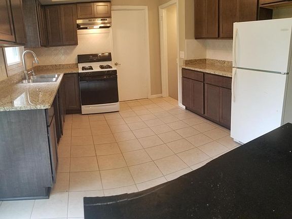 5th image of 9605 Summit Ave NE