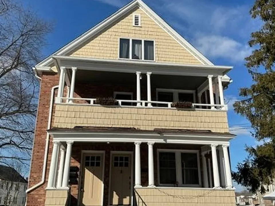 10 Erin St