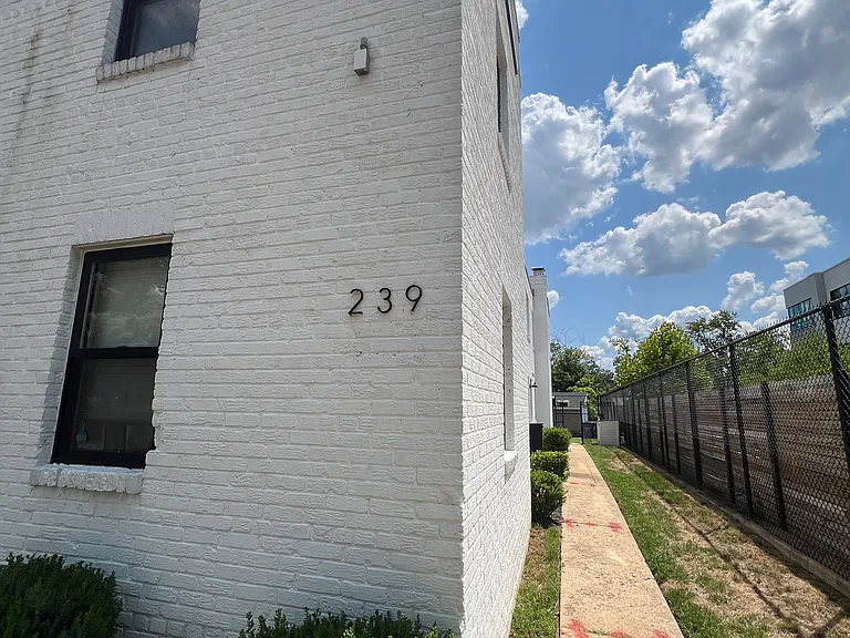 239 12th Pl NE #3 — Photo 20