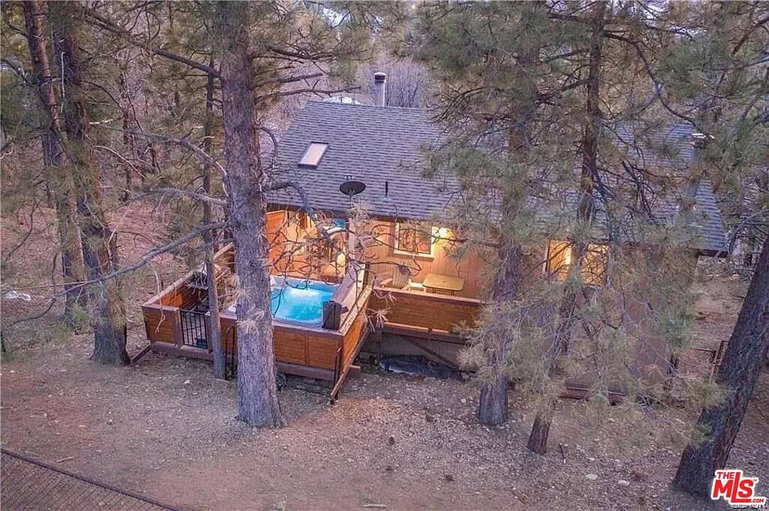 4 bed, 2.0 bath, 2160 sqft, $2,995 — Photo 1