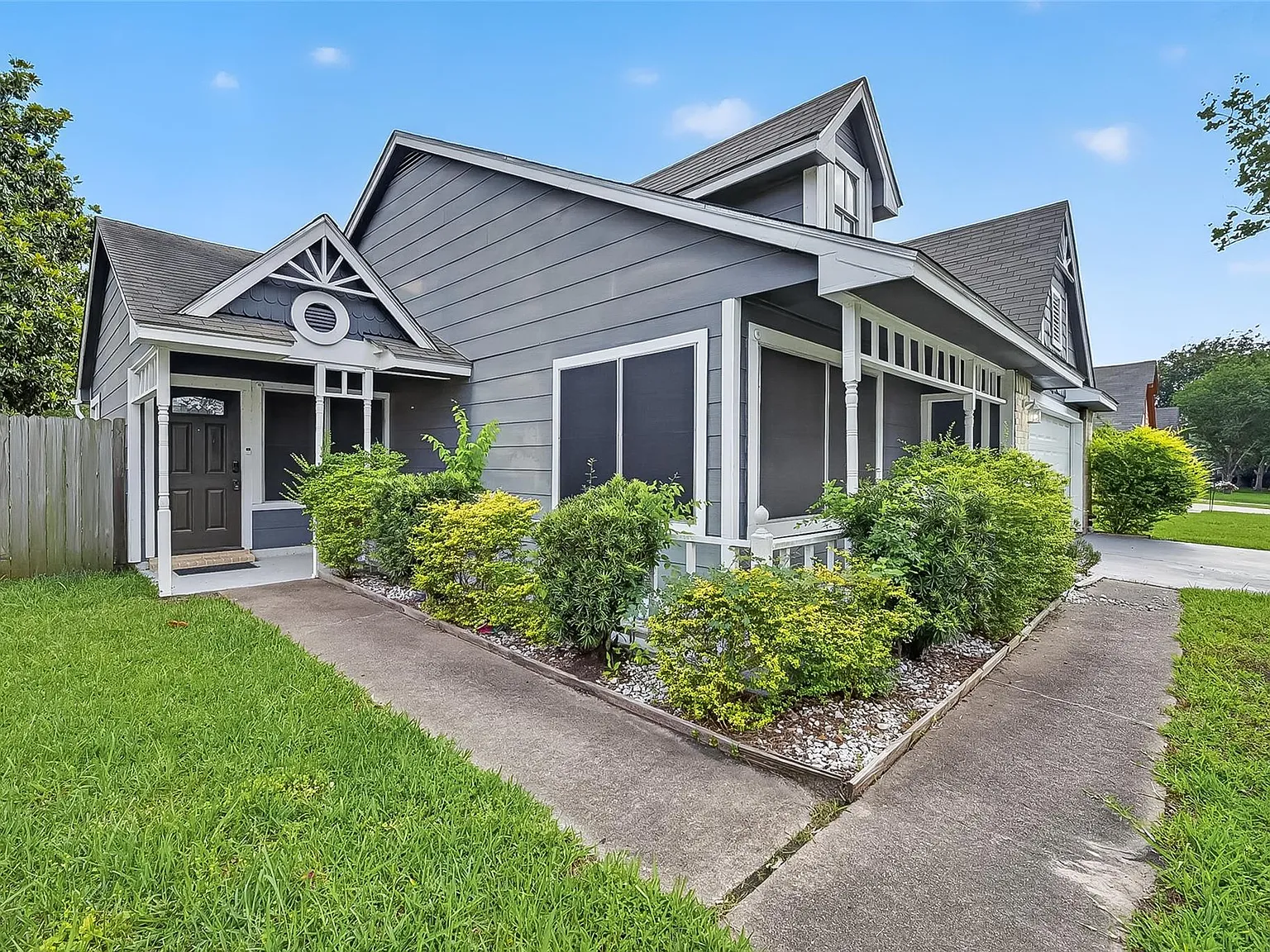 3 bed, 2.0 bath, 1723 sqft, $2,300 — Photo 4