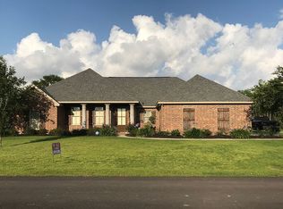 4626 Wilshire Ln, Sulphur, LA 70665
