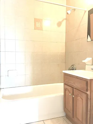 Rented by Premier Metro Realty Corp | media 14