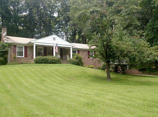 936 W Outer Dr, Oak Ridge, TN 37830