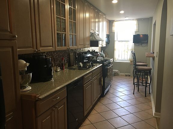3rd image of 5435 Arnold Ave