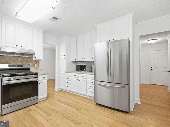 5th image of 3863 Everett Ct