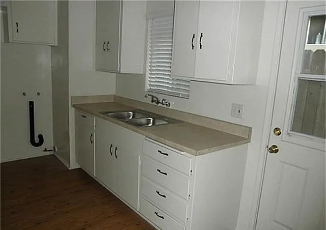 285 Costa Mesa St — Photo 3