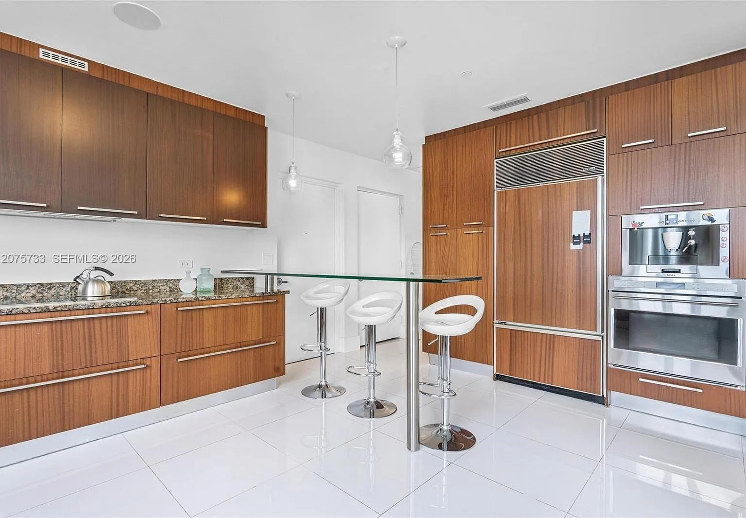 Tdr Tower I Condo — Photo 2