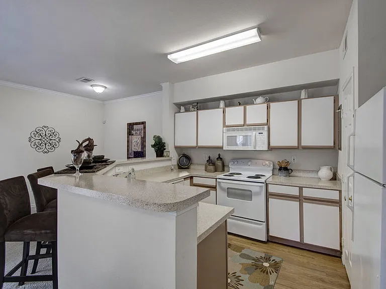 Indian Creek Apartments — Photo 14