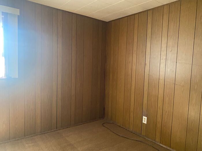 2nd image of 487 Victoria Ln