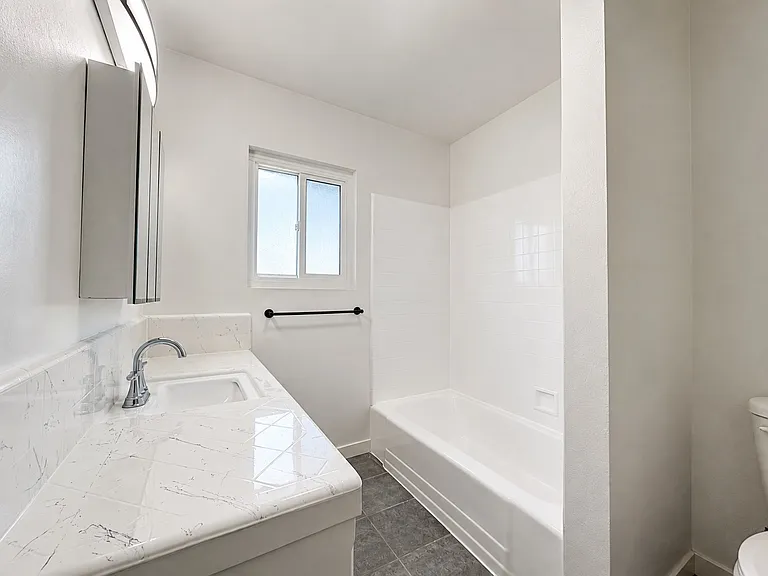 2015 Cedar Ave #0 — Photo 11