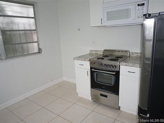 2nd image of 2700 SW 33rd Ct Unit B