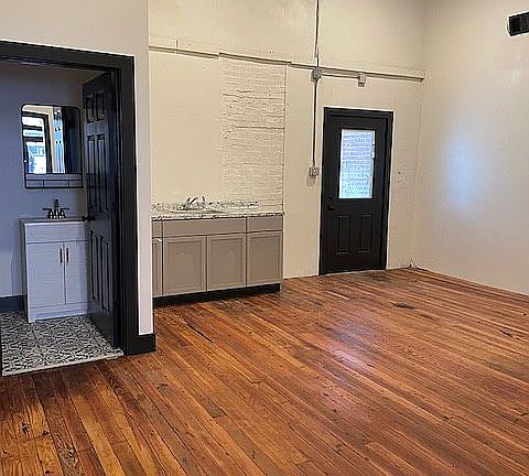 5th image of 106 N Main St