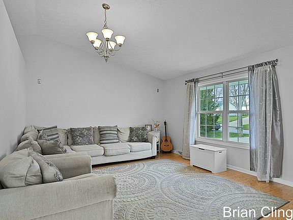 3rd image of 420 Carpenter Ave NW