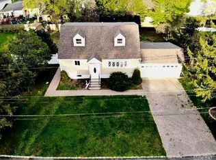 15 New York Ave, West Babylon, NY 11704