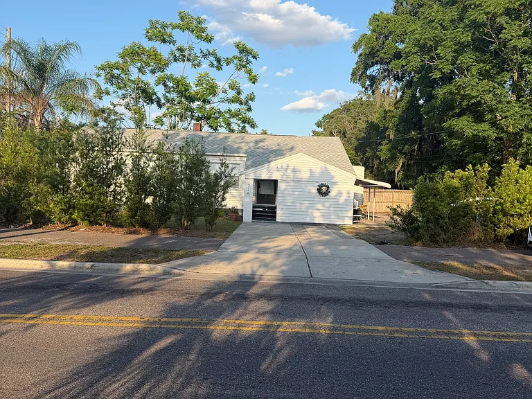 1715 N Bumby Ave — Photo 2