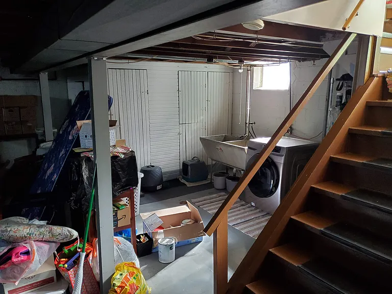 Washing machine and laundry tub (dryer opposite, not shown)
