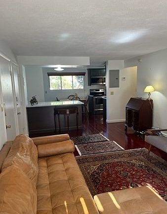 5th image of 7 Woodcrest Ct APT 2