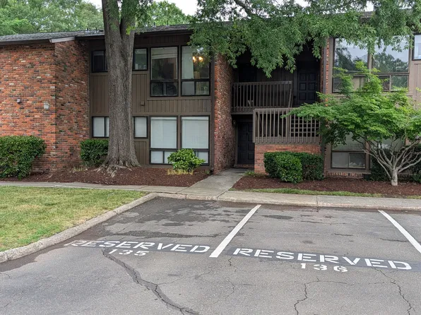 303 Oak Tree Dr, Chapel Hill, NC