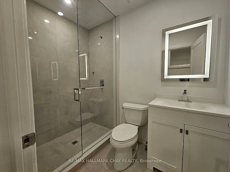 63 Victoria Wood Ave #LOWER — Photo 12