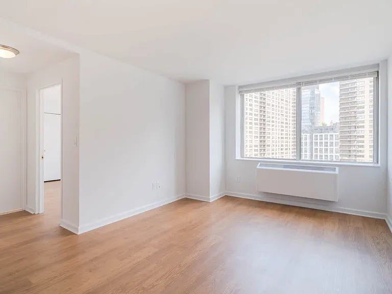 180 Riverside Blvd #510 — Photo 16