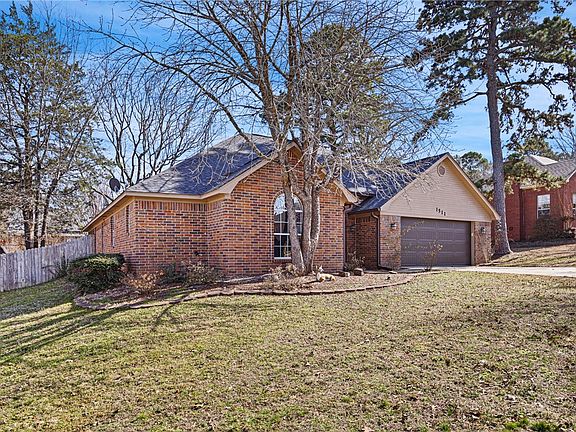 2nd image of 1511 Stewart Ln