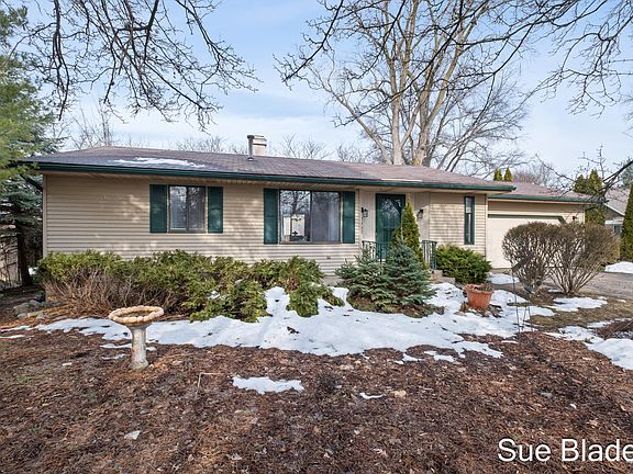 2nd image of 2645 Cascade Rd SE