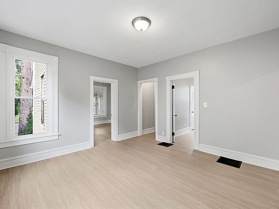 4th image of 29 Yale St
