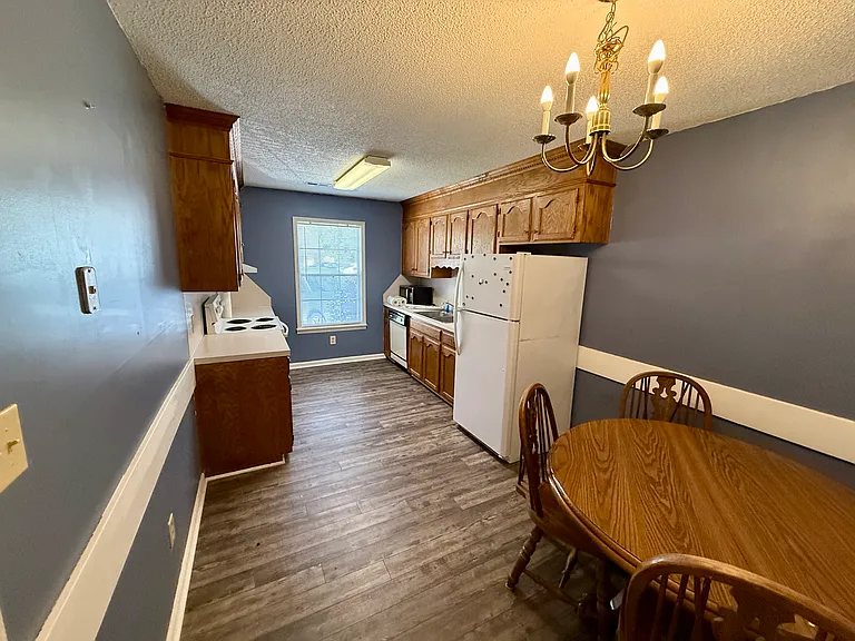 1053 Farm Pond Ln — Photo 4