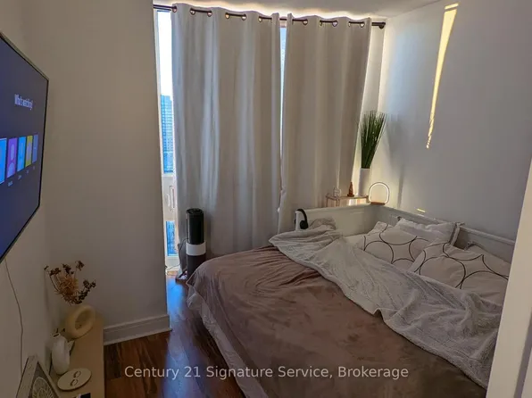 35 Brian Peck Cres #Penthouse 18, Toronto, ON M4G 0A5