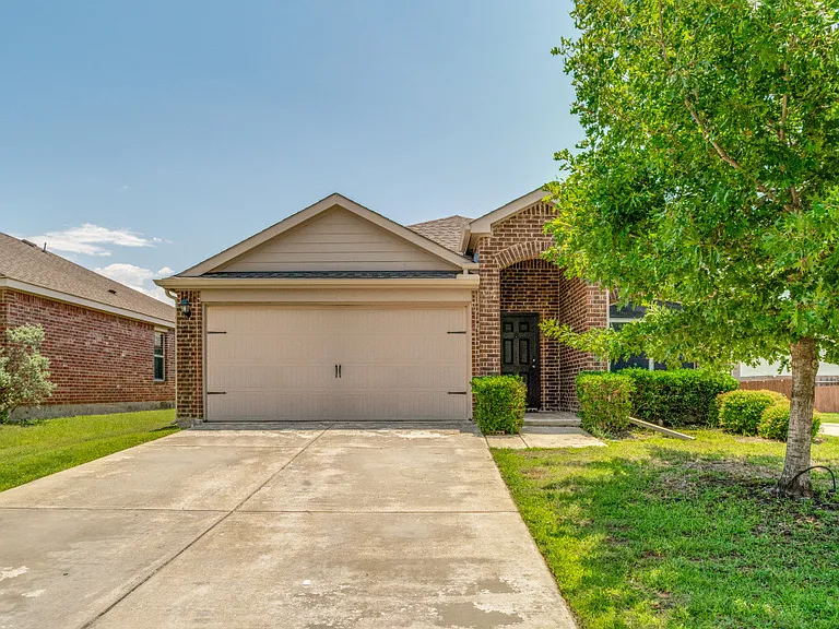 1127 Roman Dr — Photo 4