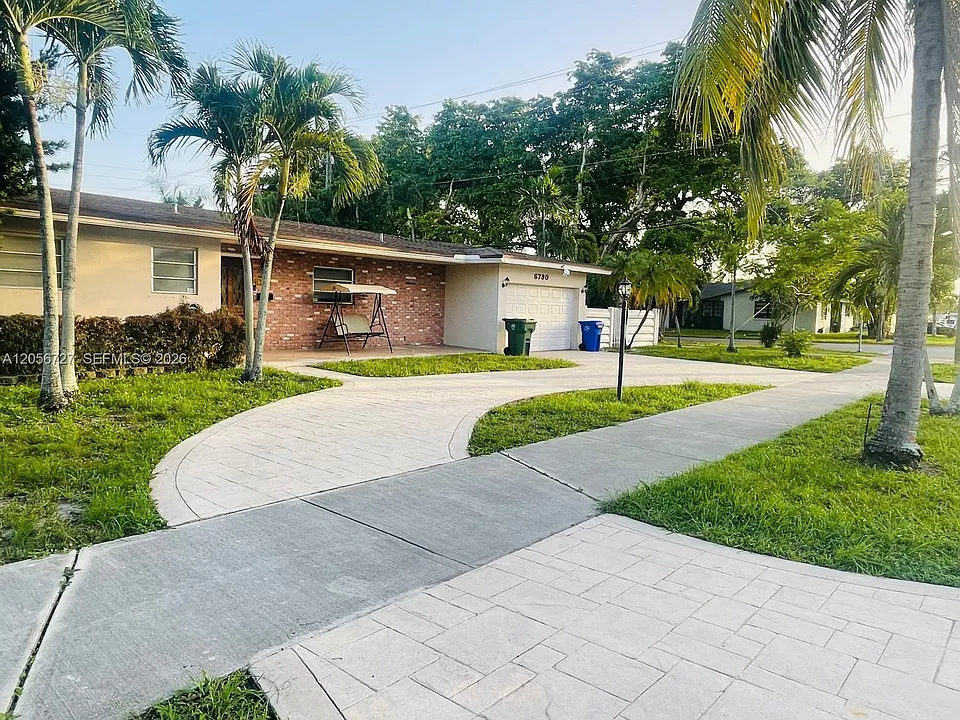 6790 SW 10th Ct