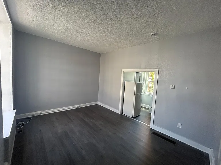 98 Hanover St #4 — Photo 3