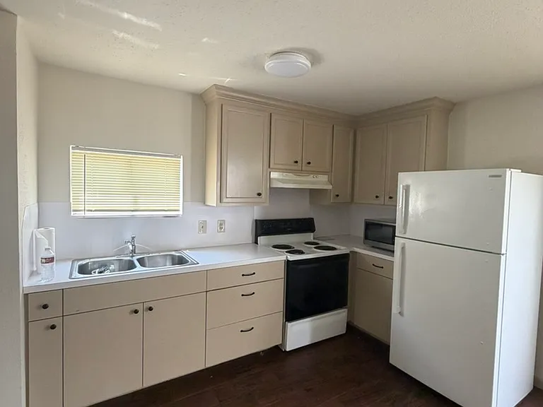 236 W 23rd St #A — Photo 5