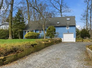 3 Tappen Drive, Melville, NY 11747