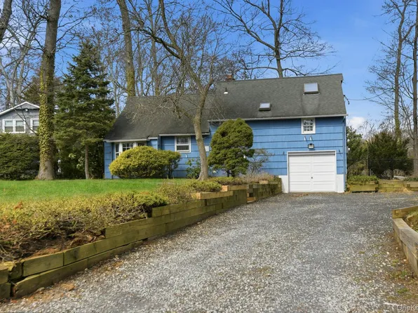 3 Tappen Drive, Melville, NY 11747