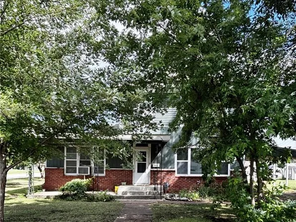 318 N Wilson Ave, Chanute, KS 66720