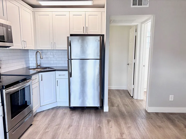 402 N 10th St #13 — Photo 13