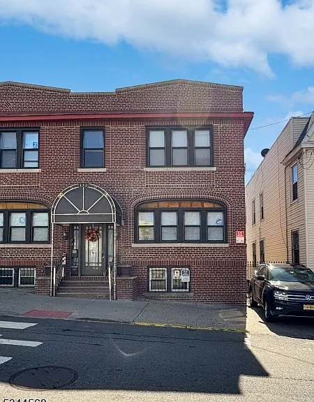 113 Van Winkle Ave #B — Photo 1