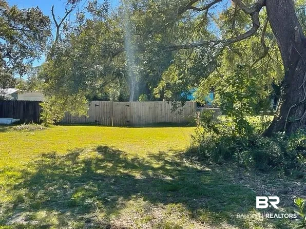 27262 Magnolia Dr, Orange Beach, AL 36561