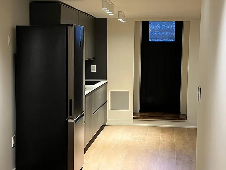 687 Bloor St W #BASEMENT — Photo 2