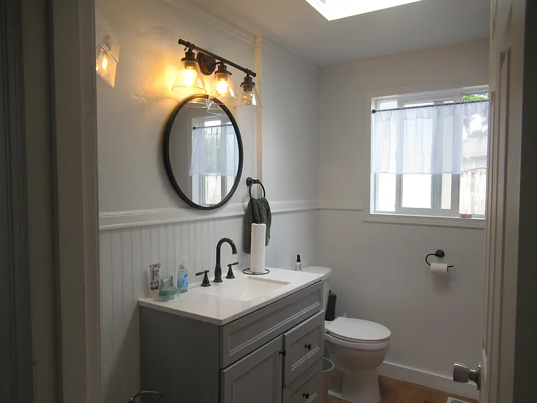 904 NE Meeter Ln — Photo 7