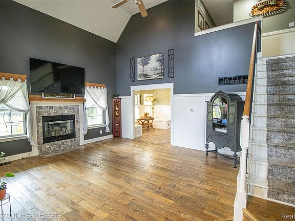 2nd image of 9039 Riverview Ct