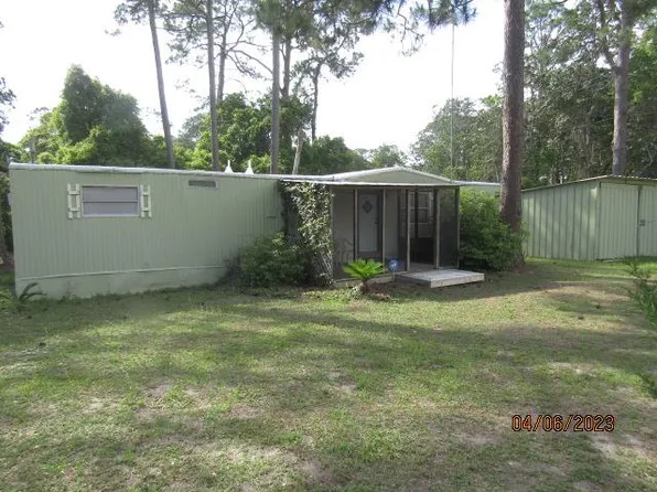 711 4th St W, Carrabelle, FL 32322